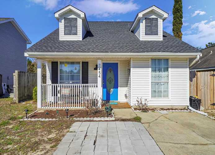 7454 Harvest Village Court Navarre, FL 32566