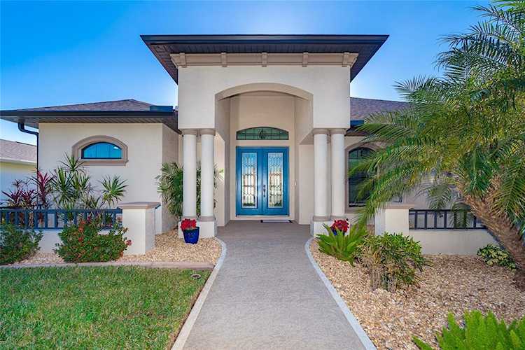 60 Long Meadow Ln Rotonda West, FL 33947 | MLS D6128603 Photo 1