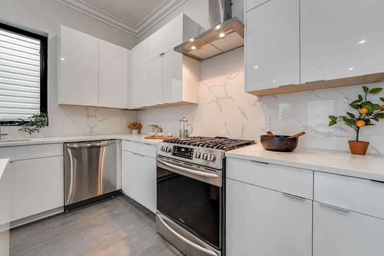 189 Halladay St #1 Jersey City, NJ 07304