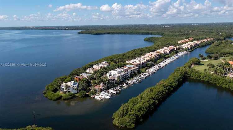 6226 Paradise Point Dr #6226 Palmetto Bay, FL 33157