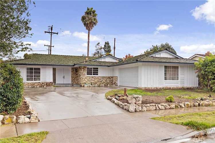2858 Serang Place Costa Mesa, CA 92626