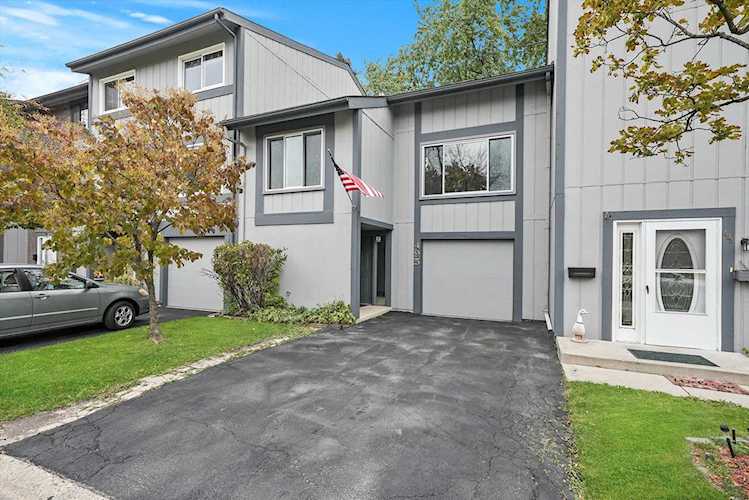 495 Shadow Lake Bay Roselle, IL 60172 | MLS 11702464 Photo 1