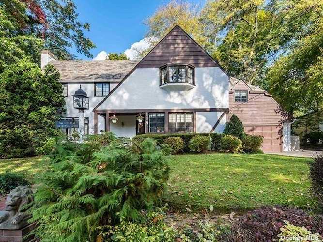 119 Bay Driveway Manhasset, NY 11030