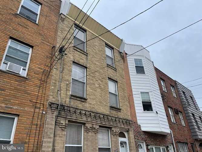 1906 S 10th St Philadelphia, PA 19148