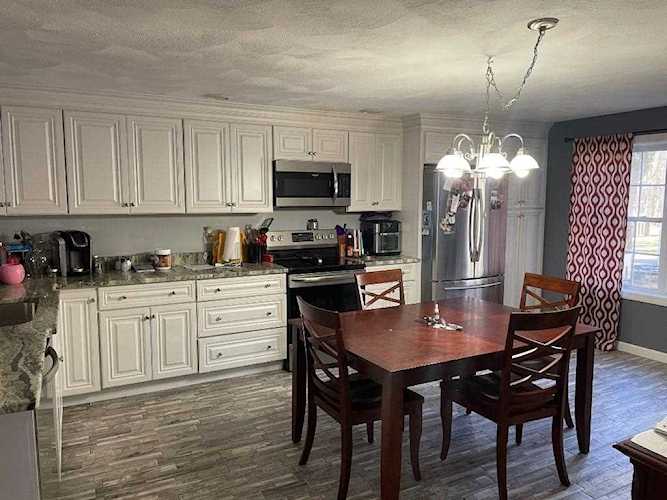 37 Page Ln Seabrook, NH 03874
