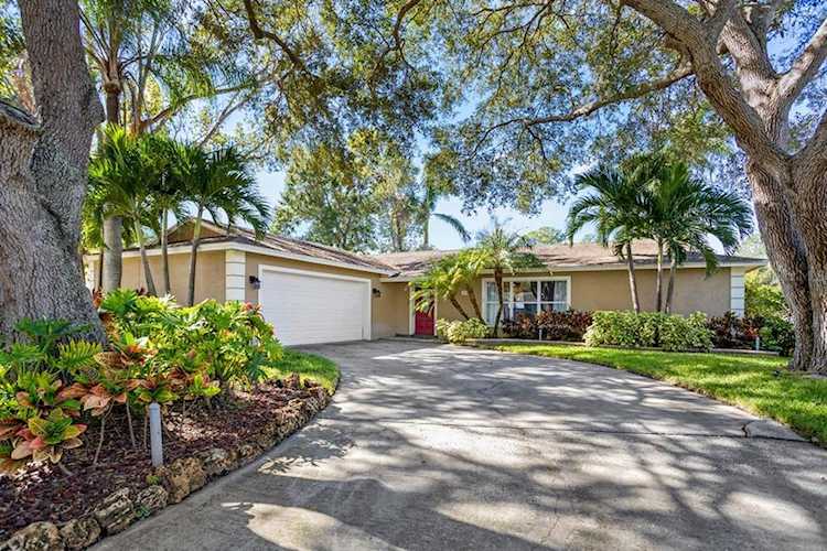 10652 Seminole Forest St W Seminole, FL 33778