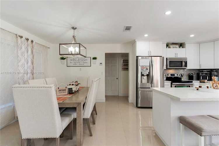 9330 NW 43rd St Sunrise, FL 33351