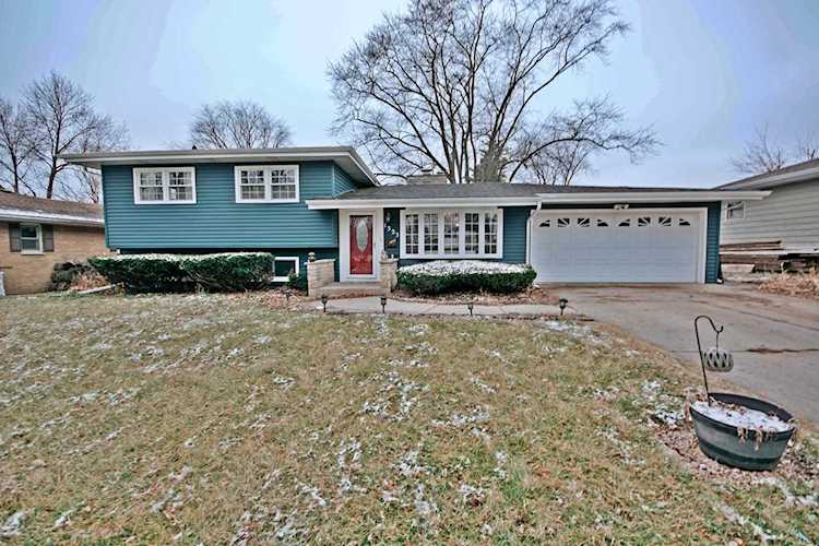 1323 Amber Dr Montgomery, IL 60538