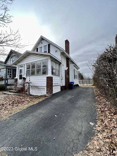 16 Mereline Ave Albany, NY 12209