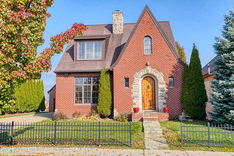2828 Kittansett Dr Okemos, MI 48864