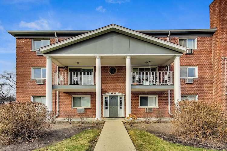 6 E Lillian Ave #2D Arlington Heights, IL 60004