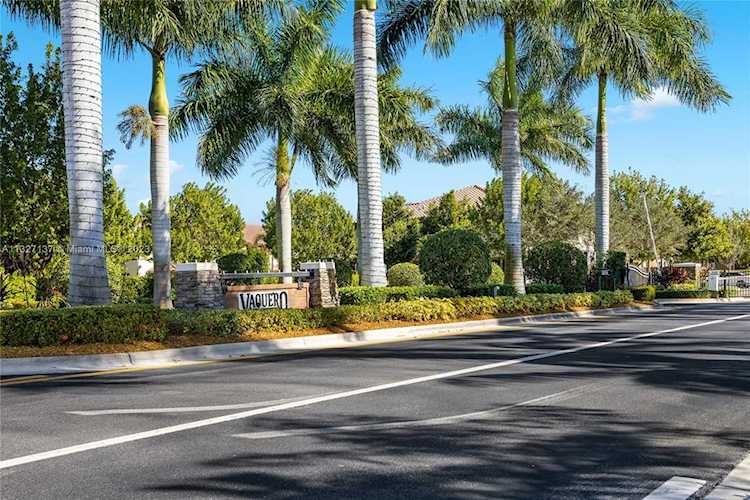 12130 Village Pl #12130 Davie, FL 33325
