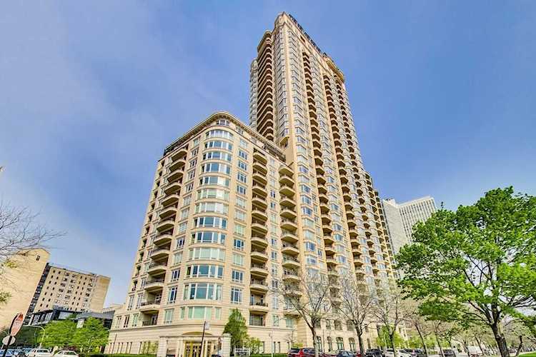2550 N Lakeview Ave #S2105 Chicago, IL 60614