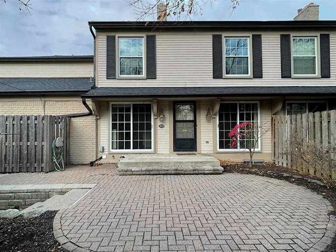 2029 Shorepointe Grosse Pointe Woods, MI 48236