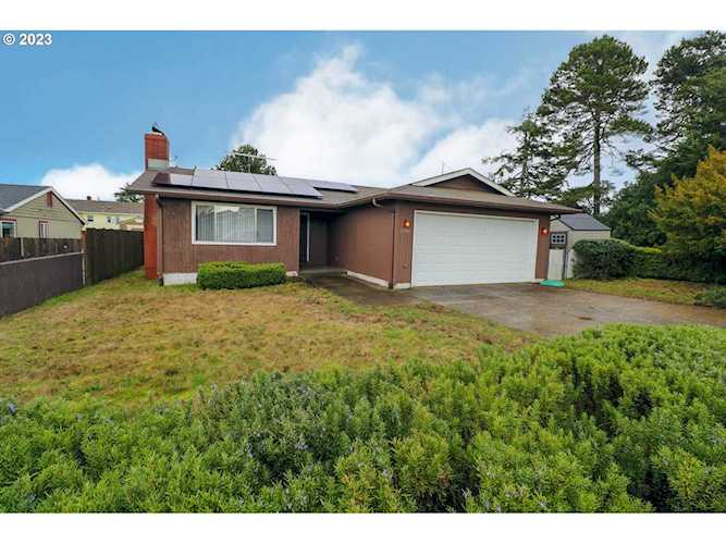 2081 Grant North Bend, OR 97459
