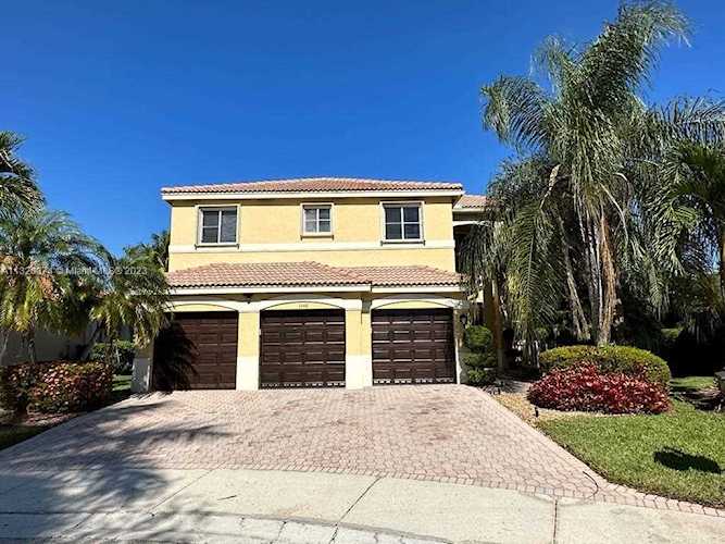 1440 Thrush Ct Weston, FL 33327