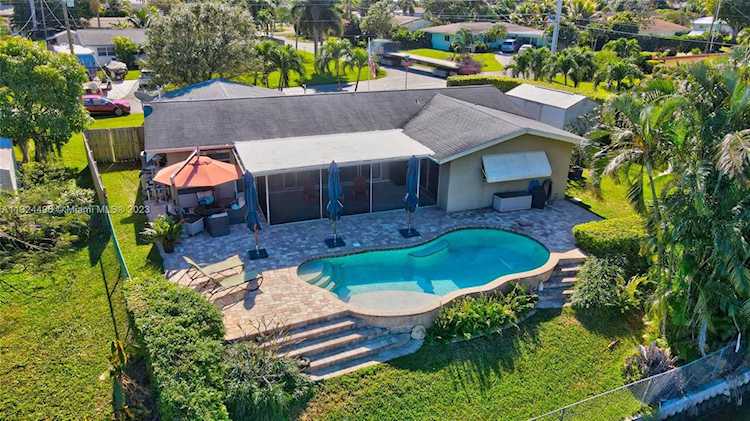 1083 SW 25th Ave Boynton Beach, FL 33426
