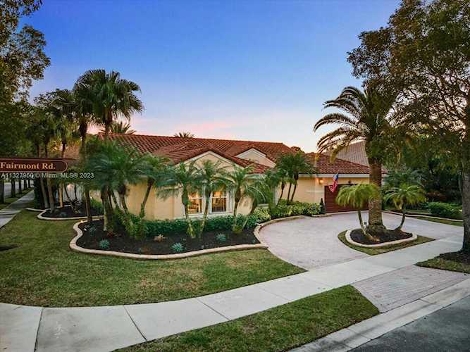 304 Fairmont Rd Weston, FL 33326