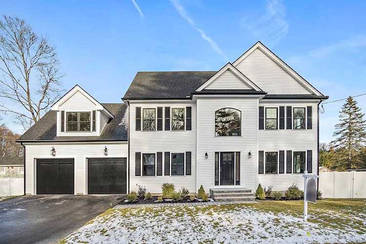 11 Karen Road Woburn, MA 01801