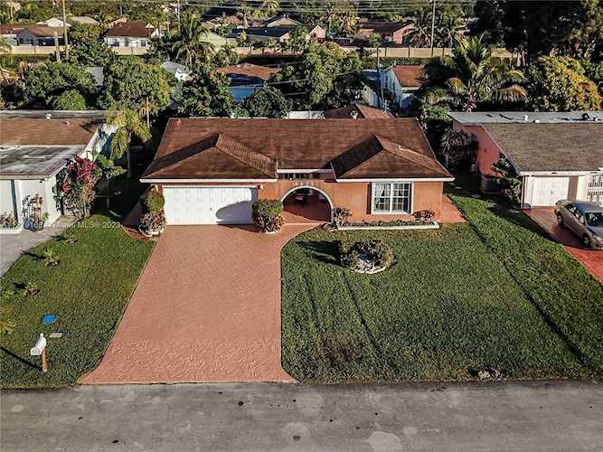 8625 Wilshire Dr Miramar, FL 33025