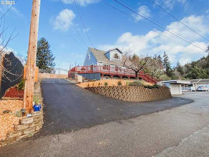 890 E 9th PL Coquille, OR 97423