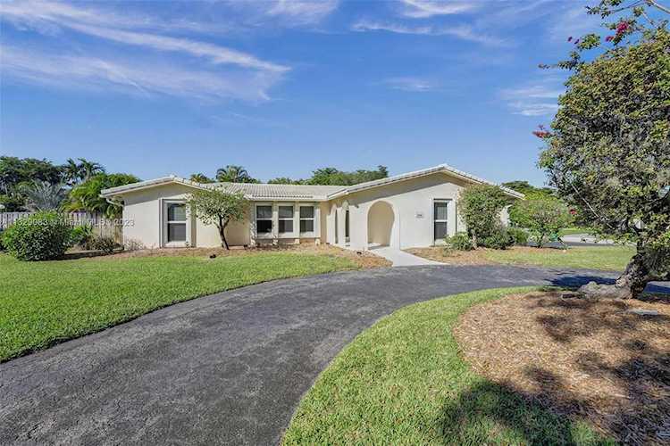2940 NW 115th Ter Coral Springs, FL 33065