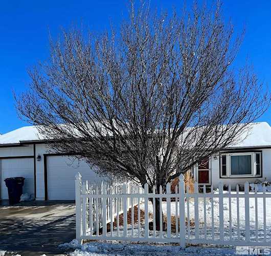 207 Endeavor Ln Fernley, NV 89408-7107