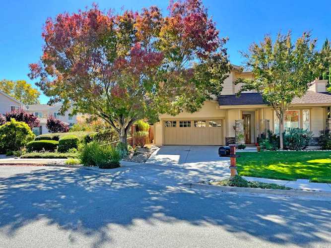 41 Hollyleaf Way Novato, CA 94949 | MLS 322094720 Photo 1