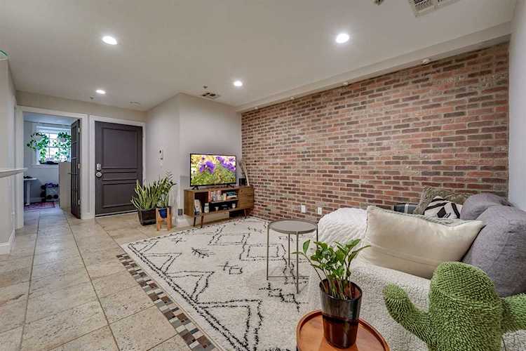 310 2nd St #1 Jersey City, NJ 07302
