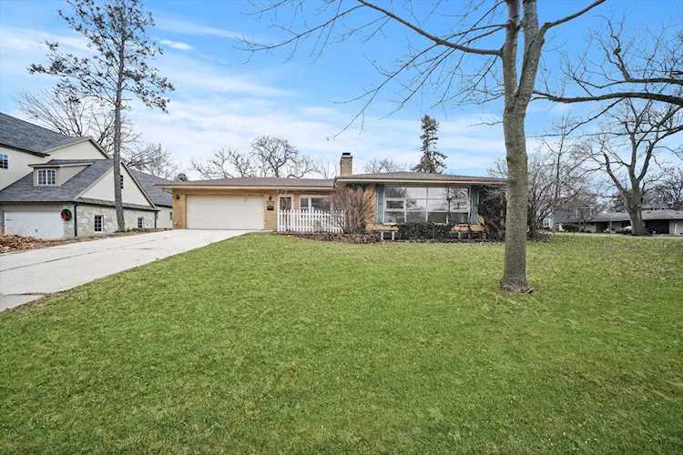 1019 S Main St Wheaton, IL 60189