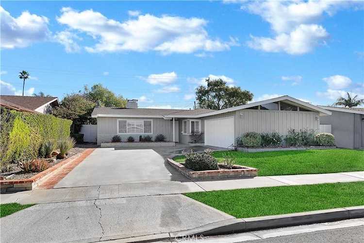 3222 Colorado Place Costa Mesa, CA 92626
