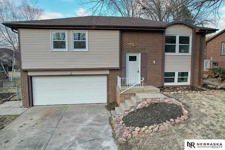 8118 S Hazelwood Dr Lincoln, NE 68510
