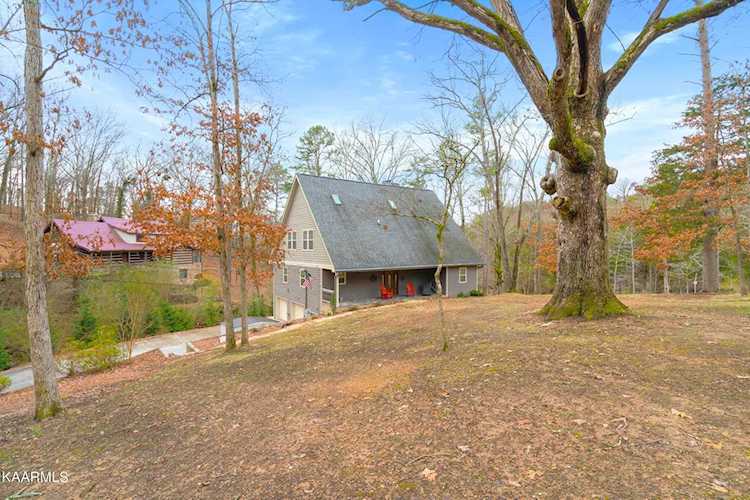202 Spring View Dr Lenoir City, TN 37772