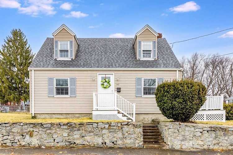 843 Princeton Blvd Lowell, MA 01851