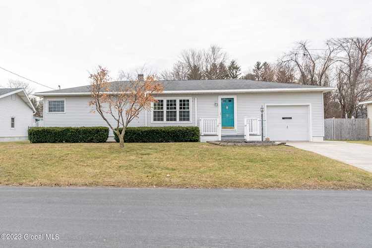 3 Louis Dr Albany, NY 12205