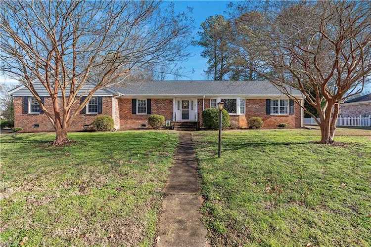 3221 Pineridge Dr Chesapeake, VA 23321