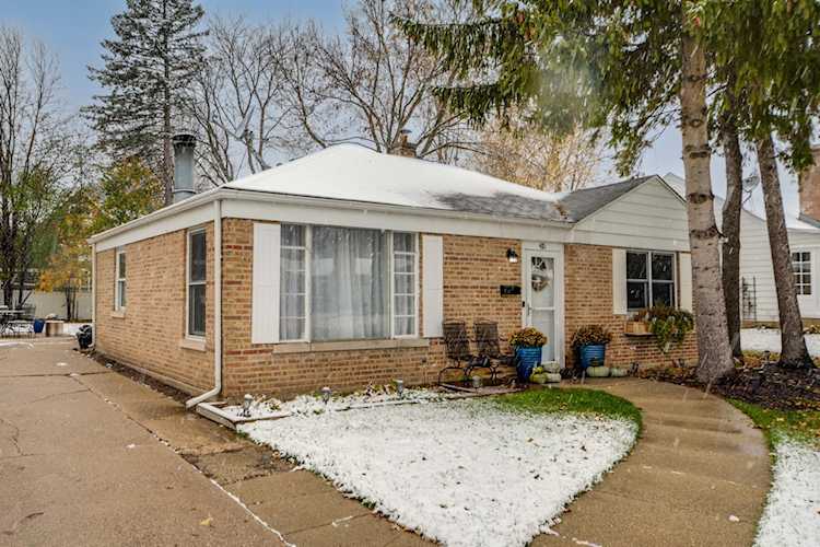 415 S 4th Ave Libertyville, IL 60048