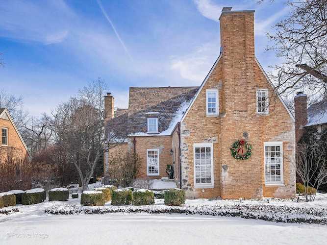 207 Merton Ave Glen Ellyn, IL 60137