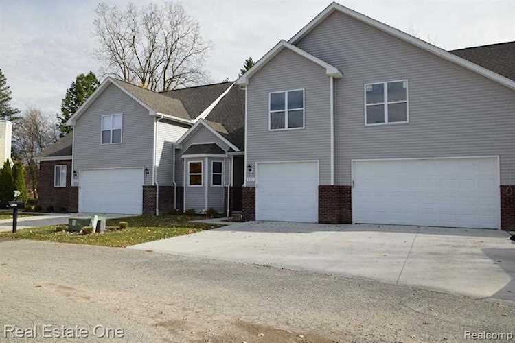 533 Indian Oaks Dr Howell, MI 48843