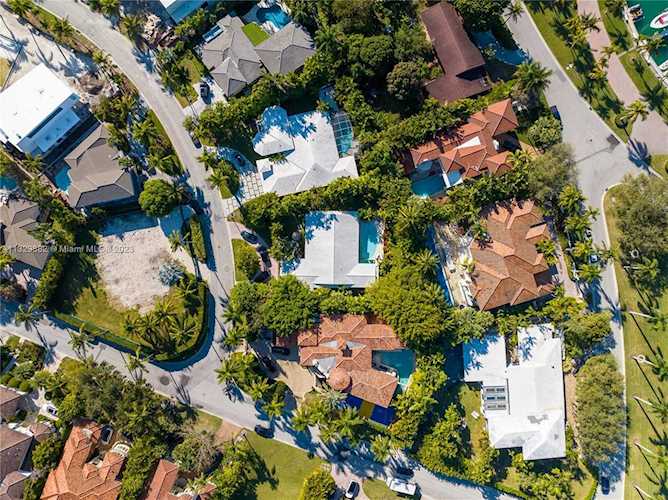 174 Camden Dr Bal Harbour, FL 33154