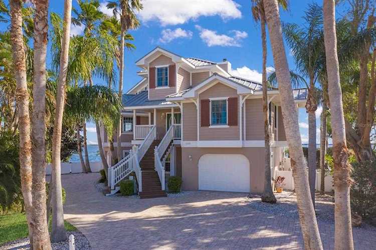 527 56th St Holmes Beach, FL 34217