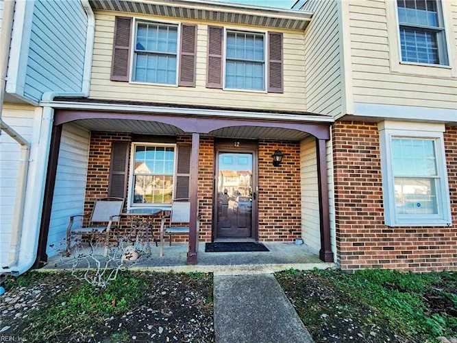 12 Rebecca Ct Hampton, VA 23666