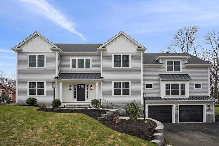 17 Orange Street Reading, MA 01867