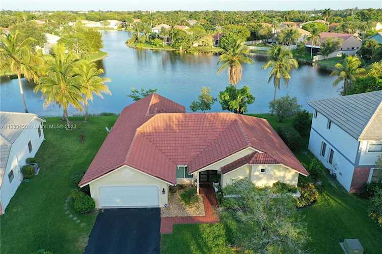930 Amherst Ave Davie, FL 33325