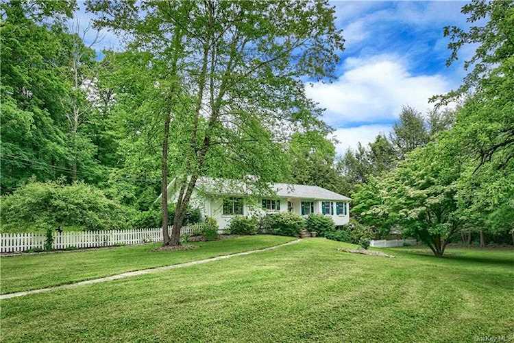 18 Kitchawan Road Pound Ridge, NY 10576