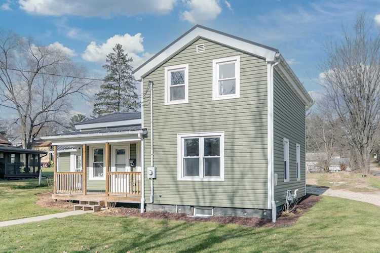 617 6th St Reedsburg, WI 53959