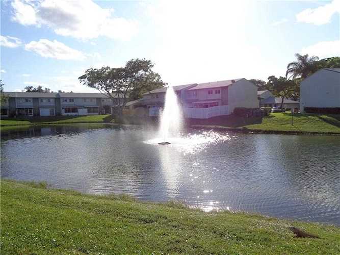 829 Crystal Lake Dr Deerfield Beach, FL 33064