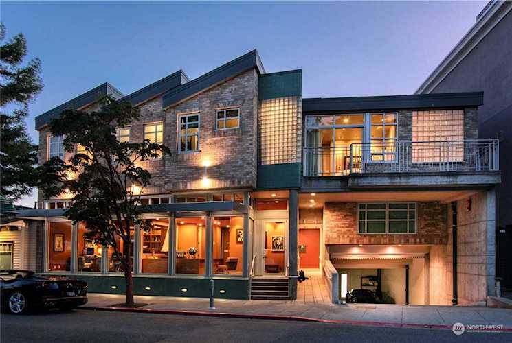 213 Lake St S Kirkland, WA 98033