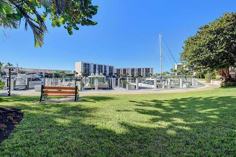2717 N Ocean Boulevard #Th5 Boca Raton, FL 33431