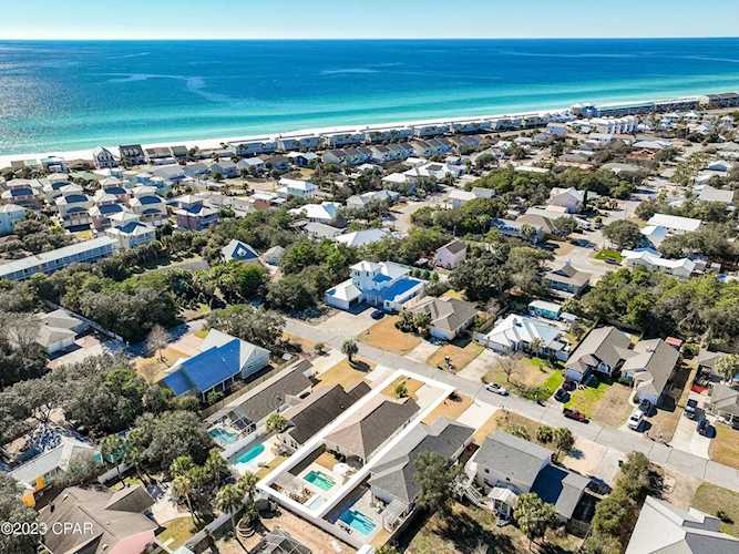 318 Memory Ln Panama City Beach, FL 32413
